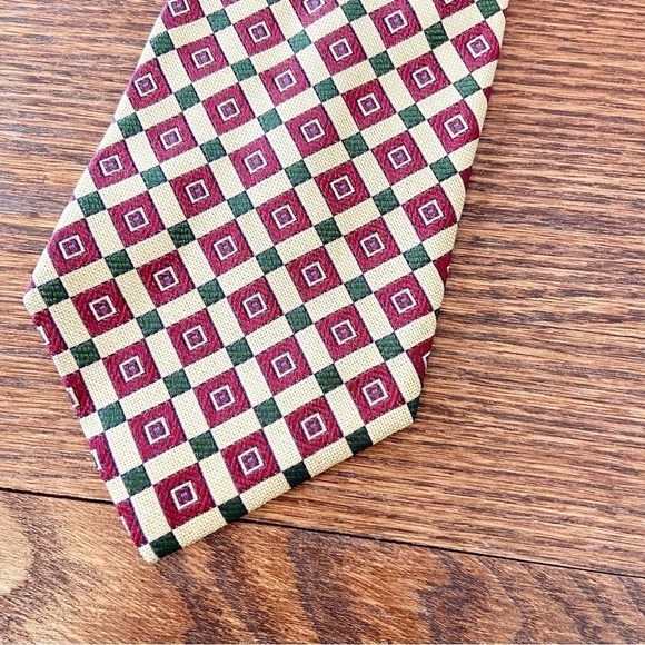 Paul Fredrick | 100% Italian Silk Hand Tailored Geometric Tie - Picture 2 of 5